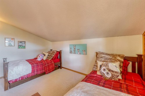 Sophisticated Northstar Mountain Retreat - image 12
