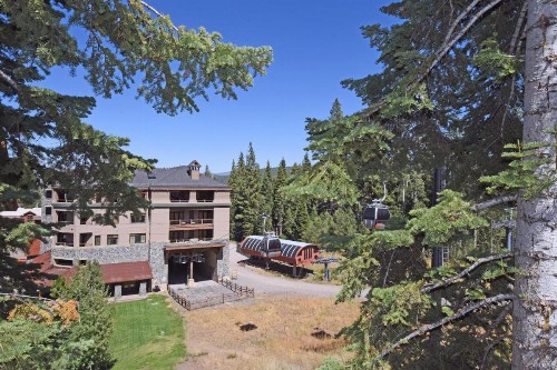 Golden Ski Getaway - image 10