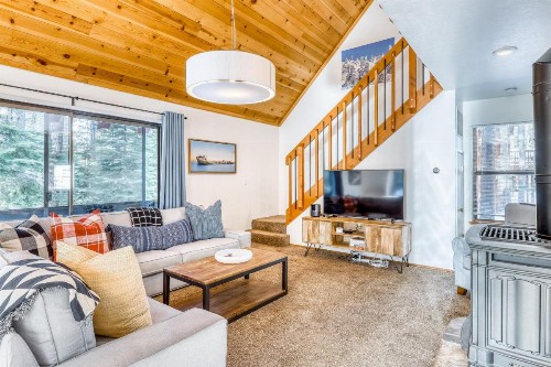 Charming Mountain Chalet - image 11