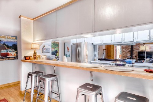 Classy and Tidy Truckee Getaway - image 11