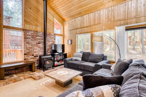 Classy and Tidy Truckee Getaway - image 12