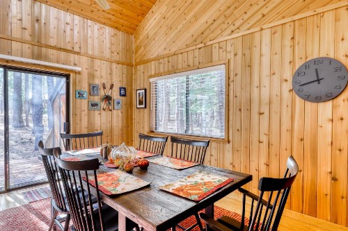 Classy and Tidy Truckee Getaway - image 7