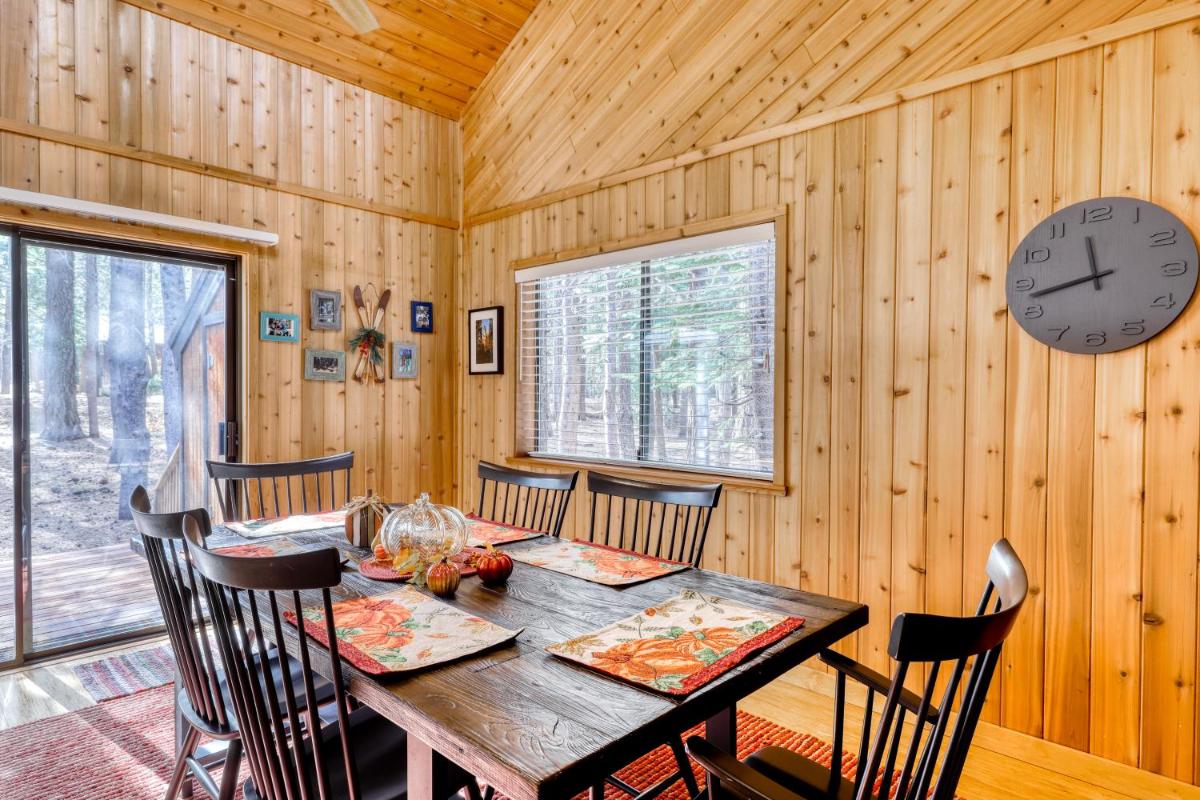 Classy and Tidy Truckee Getaway - image 7