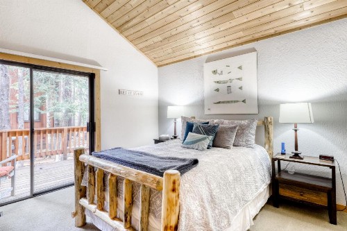Classy and Tidy Truckee Getaway - image 8