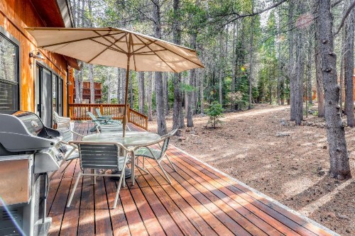 Classy and Tidy Truckee Getaway - image 9