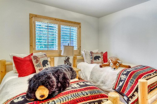 The Bear's Den - image 7