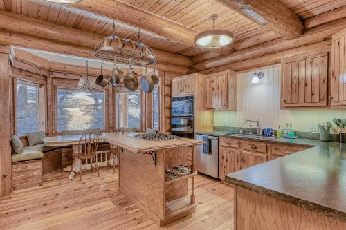 Log Cabin Estate - Falcon Ridge - image 8