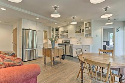Scenic Apt Steps from Tryon and 18 Minutes to TIEC!