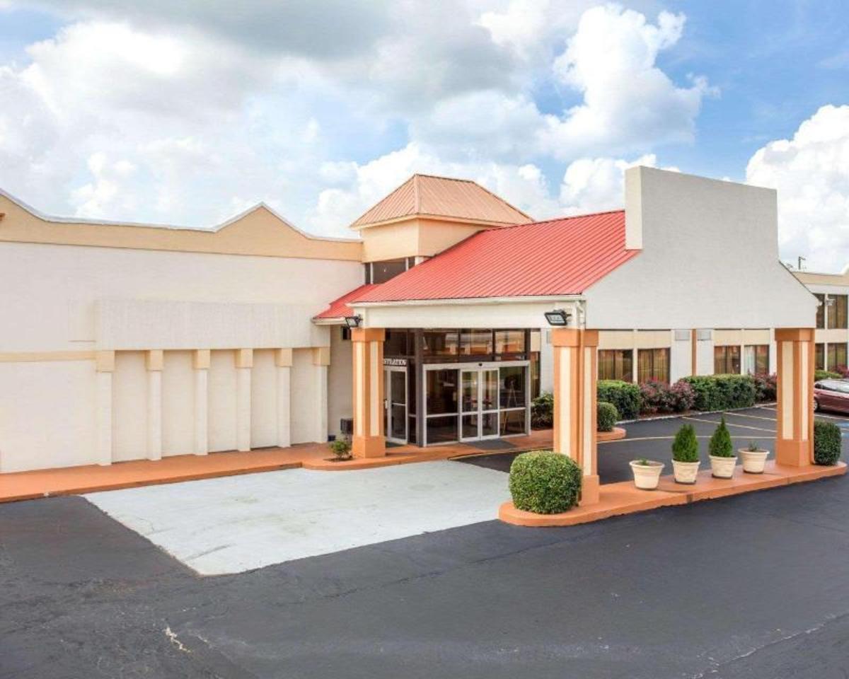 Econo Lodge Stone Mountain - image 5