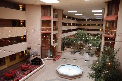 Ramada by Wyndham Viscount Suites Tucson East - image 1