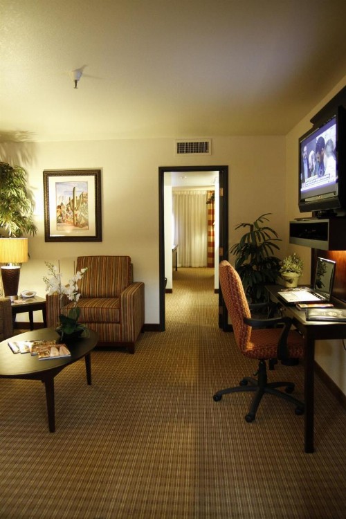Ramada by Wyndham Viscount Suites Tucson East - image 2