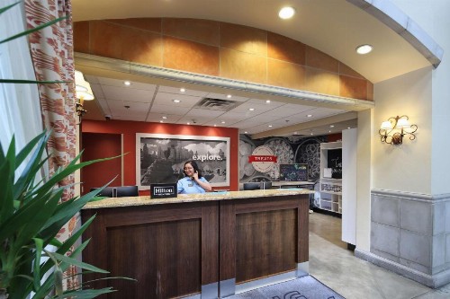 Hampton Inn & Suites Tucson Mall - image 2