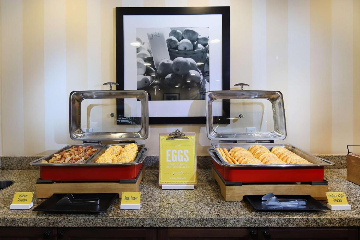 Hampton Inn & Suites Tucson Mall - image 3