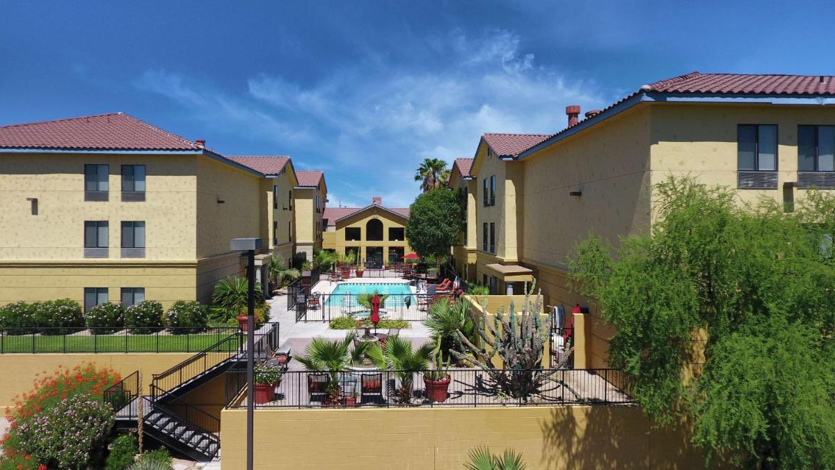 Hampton Inn & Suites Tucson Mall - image 4