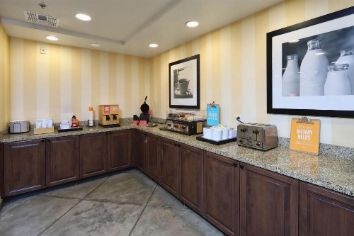 Hampton Inn & Suites Tucson Mall - image 41
