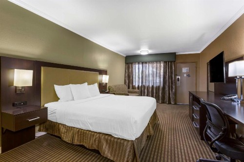 Best Western Royal Sun Inn & Suites - image 18