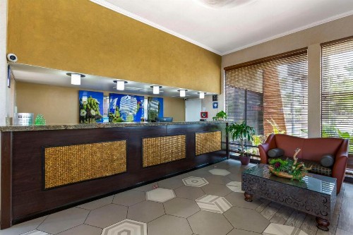 Best Western Royal Sun Inn & Suites - image 2