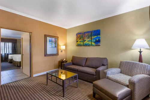 Best Western Royal Sun Inn & Suites - image 28