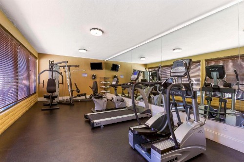 Best Western Royal Sun Inn & Suites - image 6