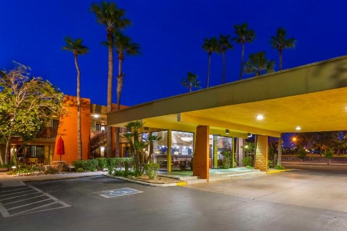 Best Western Royal Sun Inn & Suites - image 8