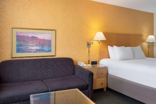 Ramada by Wyndham Tucson - image 10