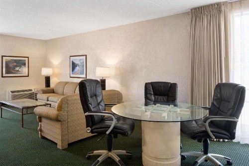 Ramada by Wyndham Tucson - image 23