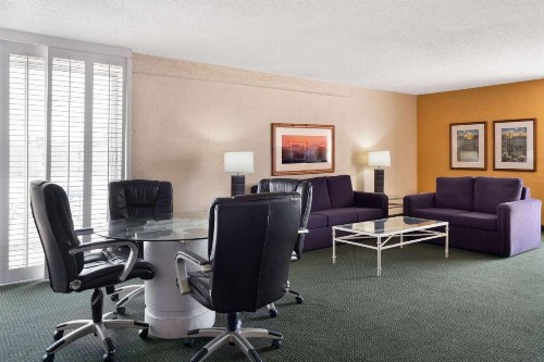 Ramada by Wyndham Tucson - image 27