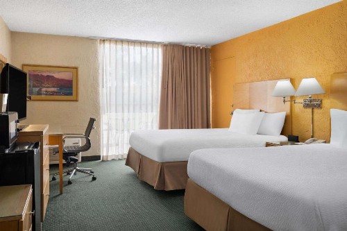 Ramada by Wyndham Tucson - image 33