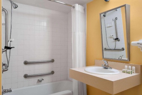 Ramada by Wyndham Tucson - image 34