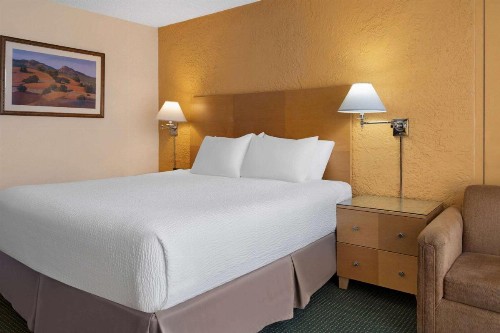 Ramada by Wyndham Tucson - image 37