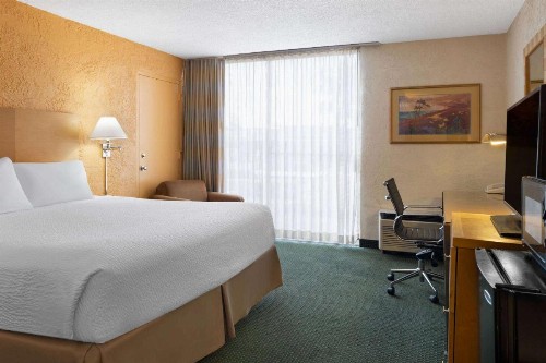 Ramada by Wyndham Tucson - image 38
