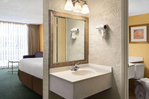 Ramada by Wyndham Tucson - image 44
