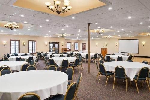 Ramada by Wyndham Tucson - image 45