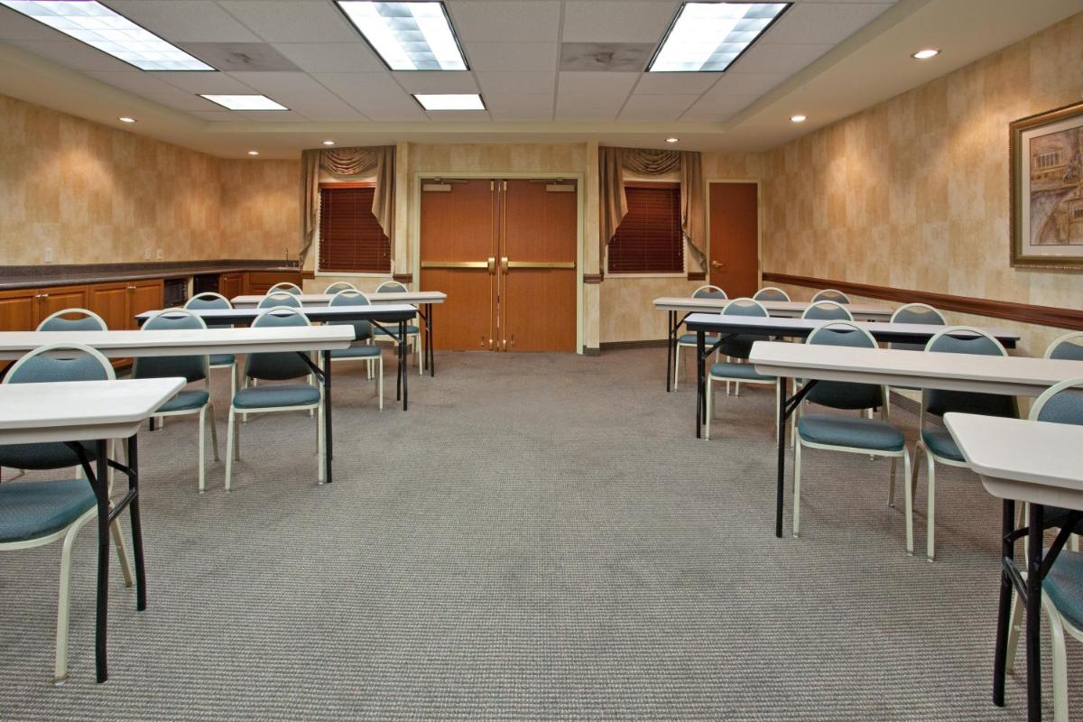 Holiday Inn Express Hotel & Suites Tucson Mall an IHG Hotel - image 3