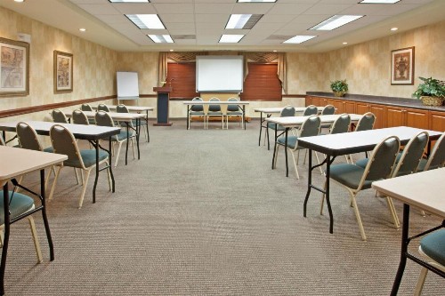 Holiday Inn Express Hotel & Suites Tucson Mall an IHG Hotel - image 4