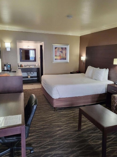 Best Western InnSuites Tucson Foothills Hotel & Suites - image 12