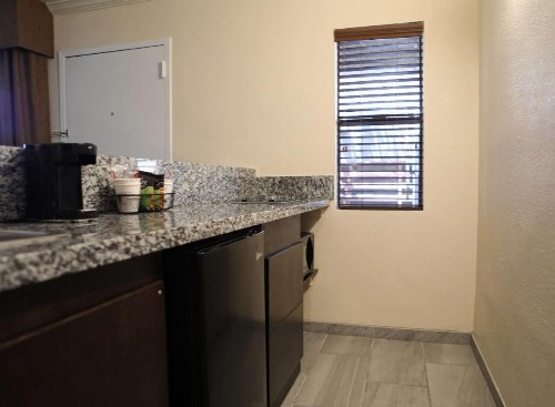 Best Western InnSuites Tucson Foothills Hotel & Suites - image 13