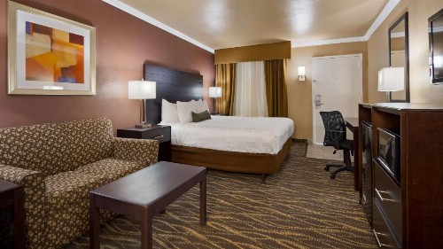 Best Western InnSuites Tucson Foothills Hotel & Suites - image 2
