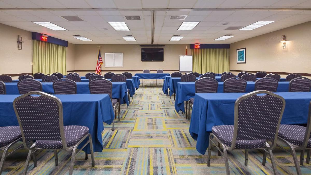 Best Western InnSuites Tucson Foothills Hotel & Suites - image 6