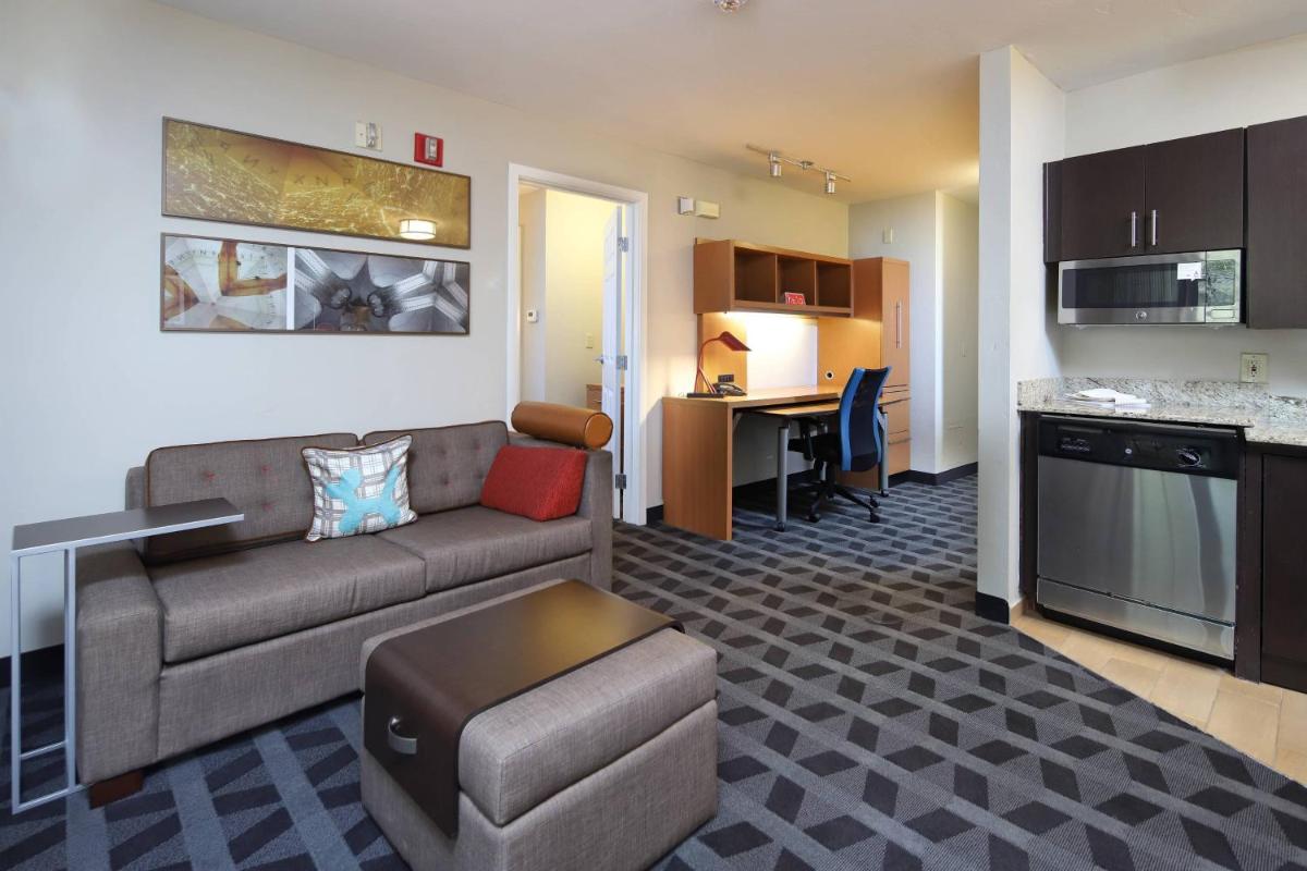 TownePlace Suites Tucson - image 7