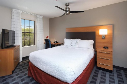 TownePlace Suites Tucson - image 8