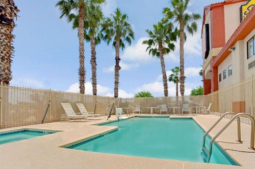 Super 8 by Wyndham Tucson/Grant Road Area AZ - image 2