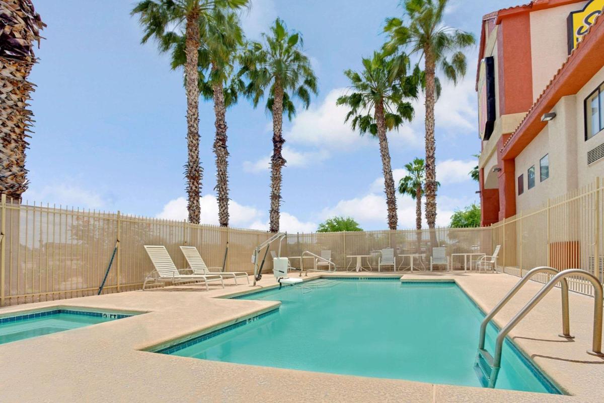 Super 8 by Wyndham Tucson/Grant Road Area AZ - image 2