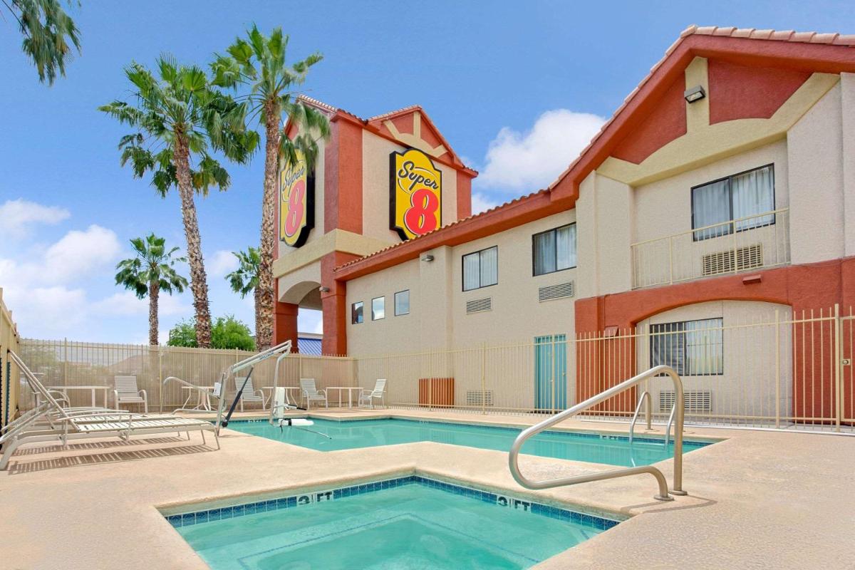 Super 8 by Wyndham Tucson/Grant Road Area AZ - image 3