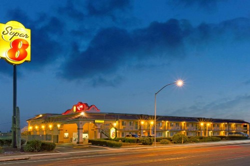 Super 8 by Wyndham Tucson Downtown Convention Center - image 1
