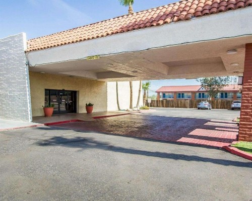 Quality Inn - image 11