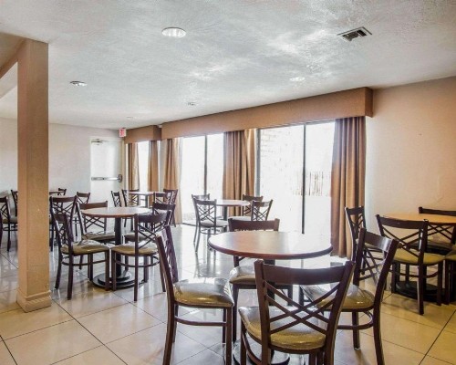 Quality Inn - image 12