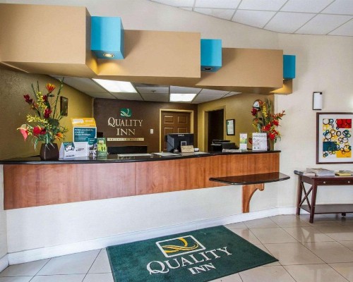 Quality Inn - image 15