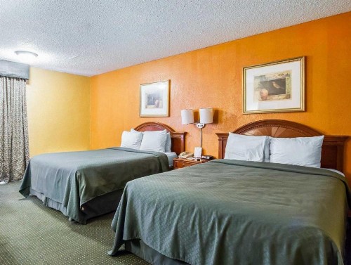 Quality Inn - image 22