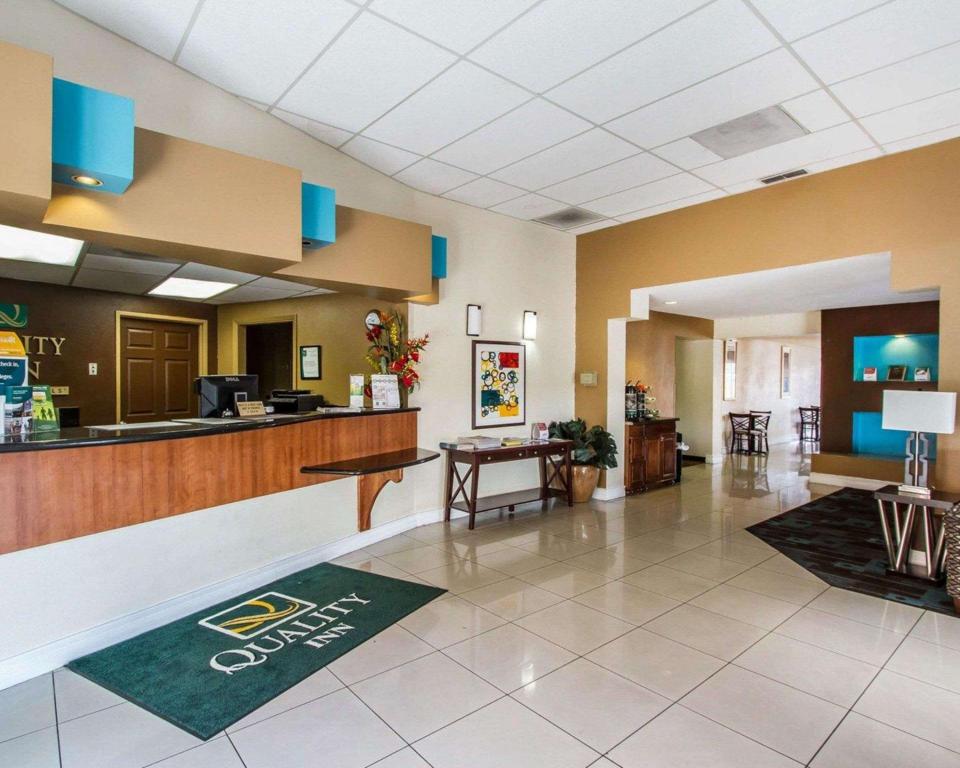Quality Inn - image 3